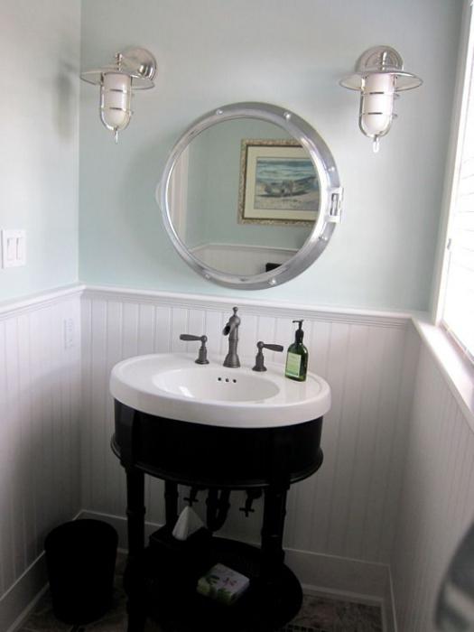 Шкаф с зеркалом для ванны 65 см